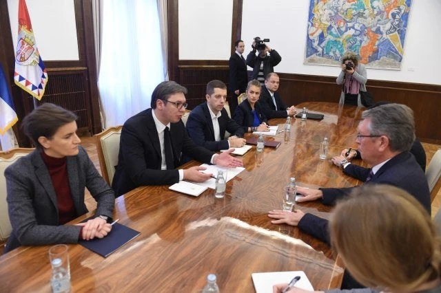 Ρωσική προειδοποίηση σε Πρίστινα: «Μην υπερτιμάτε τις δυνάμεις σας» – Στους δρόμους οι Σέρβοι – Ρωσία-Κίνα έτοιμοι για επέμβαση στο Κόσοβο